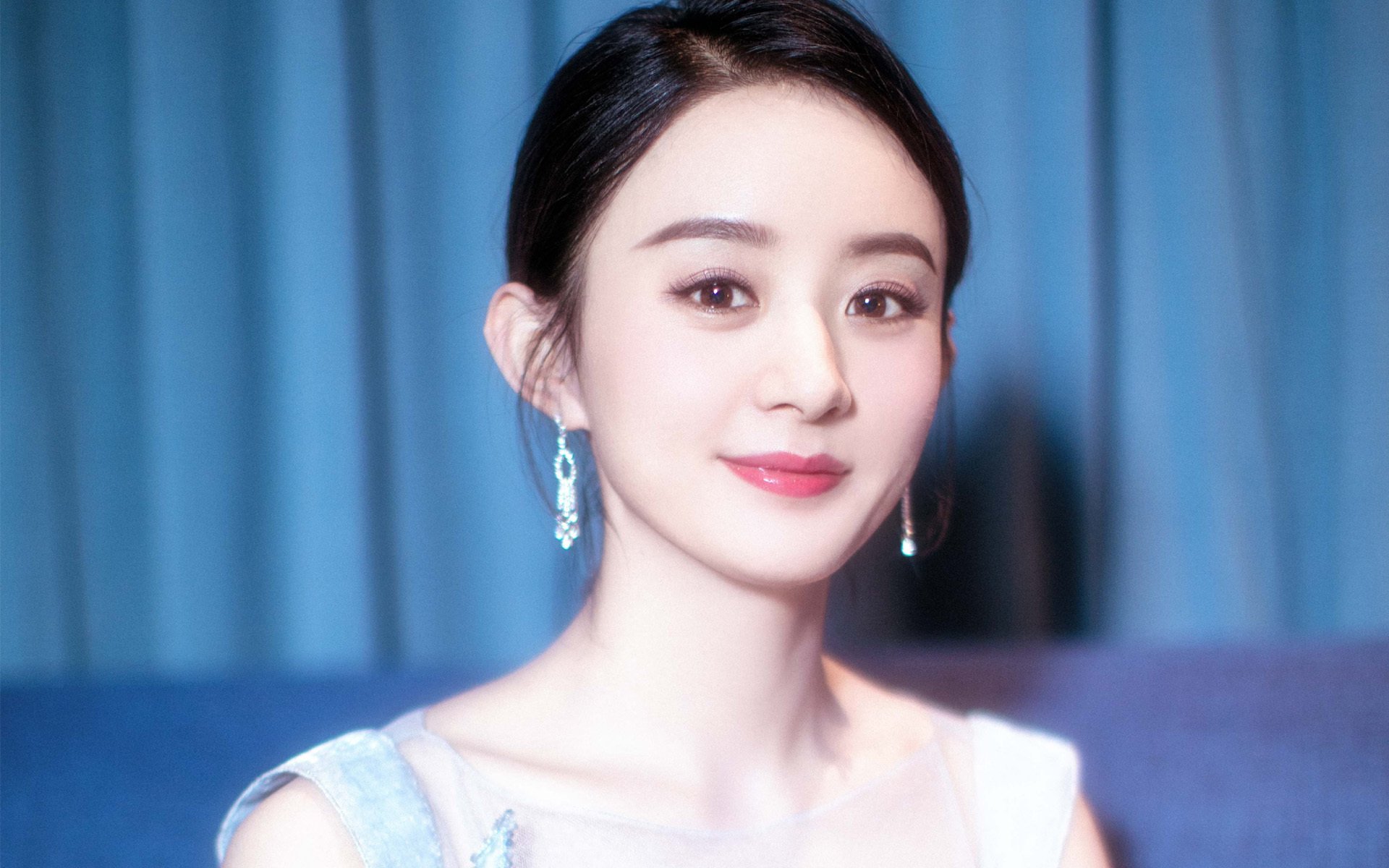 AYX GAME-中锋与边锋配合默契，战术执行精准，边锋是中场还是前锋